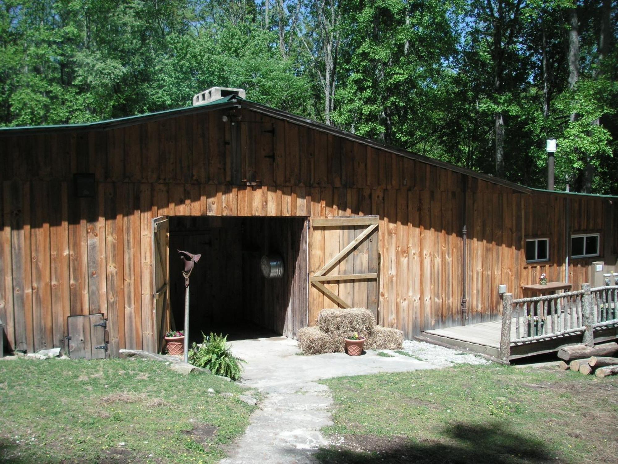 Arrowmont Stables & Cabins Cullowhee Exterior photo
